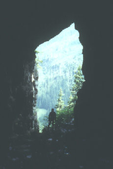 Portal der Botchenhöhle; Foto: Kathleen Heilfort